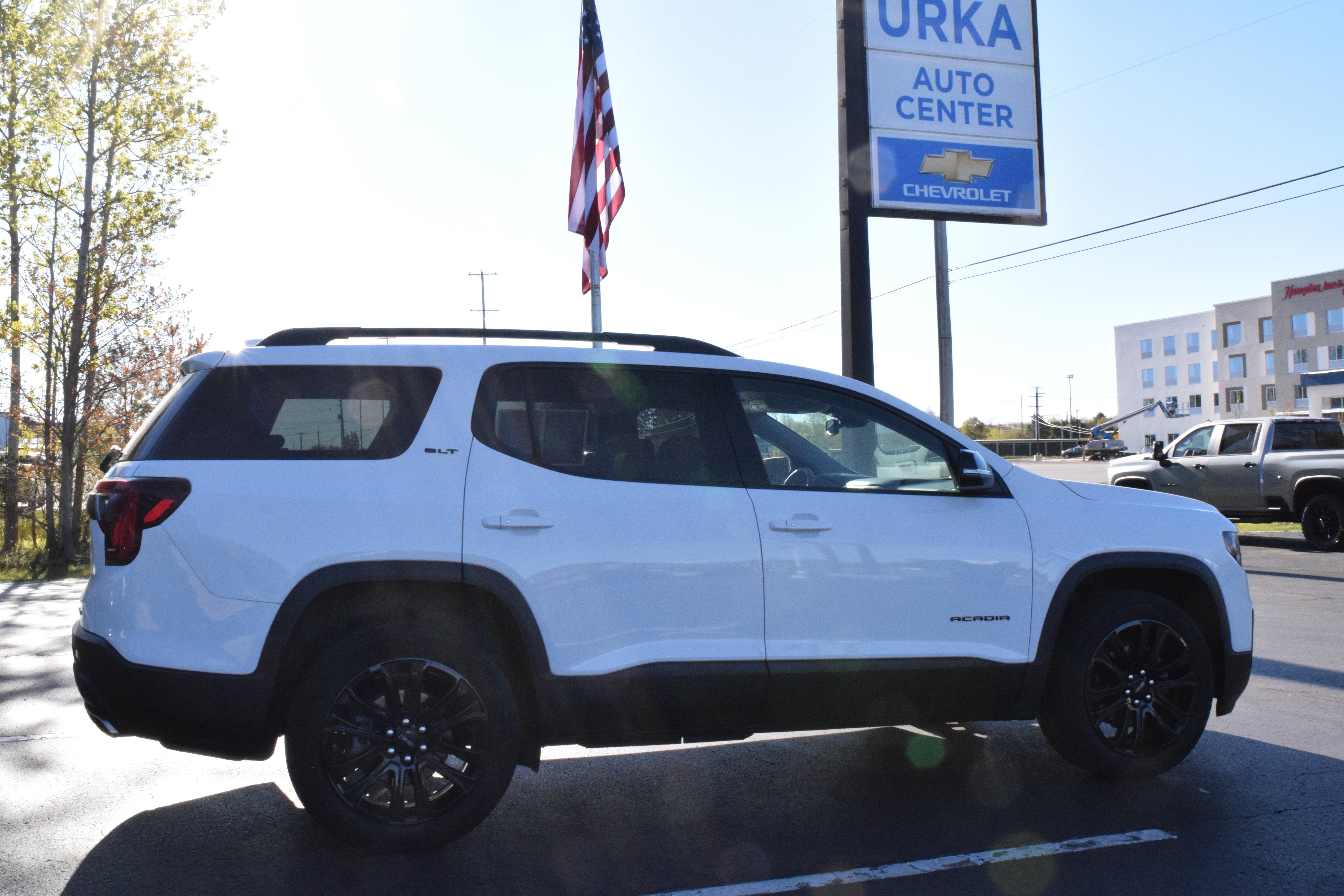 2023 GMC Acadia SLT