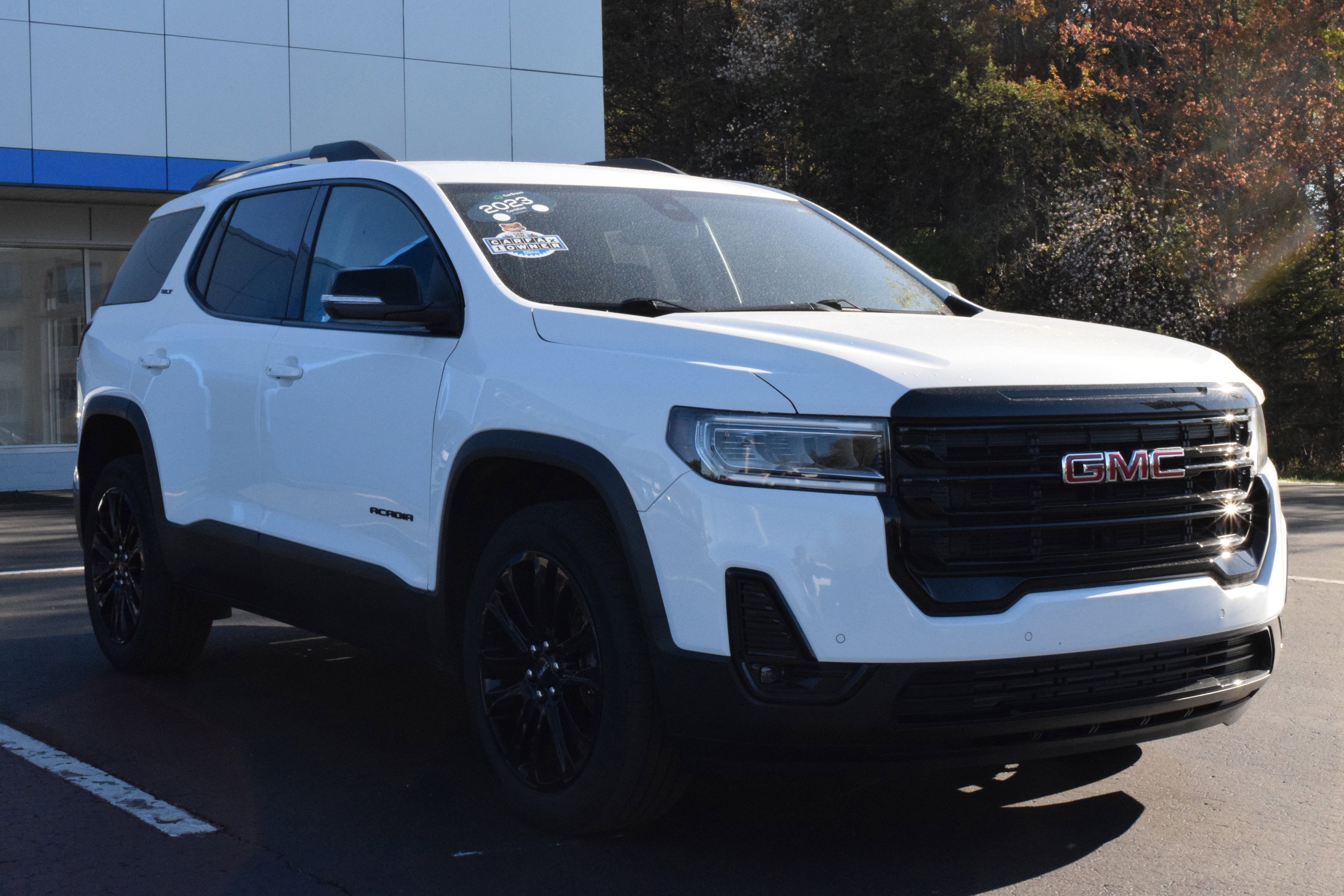 2023 GMC Acadia SLT