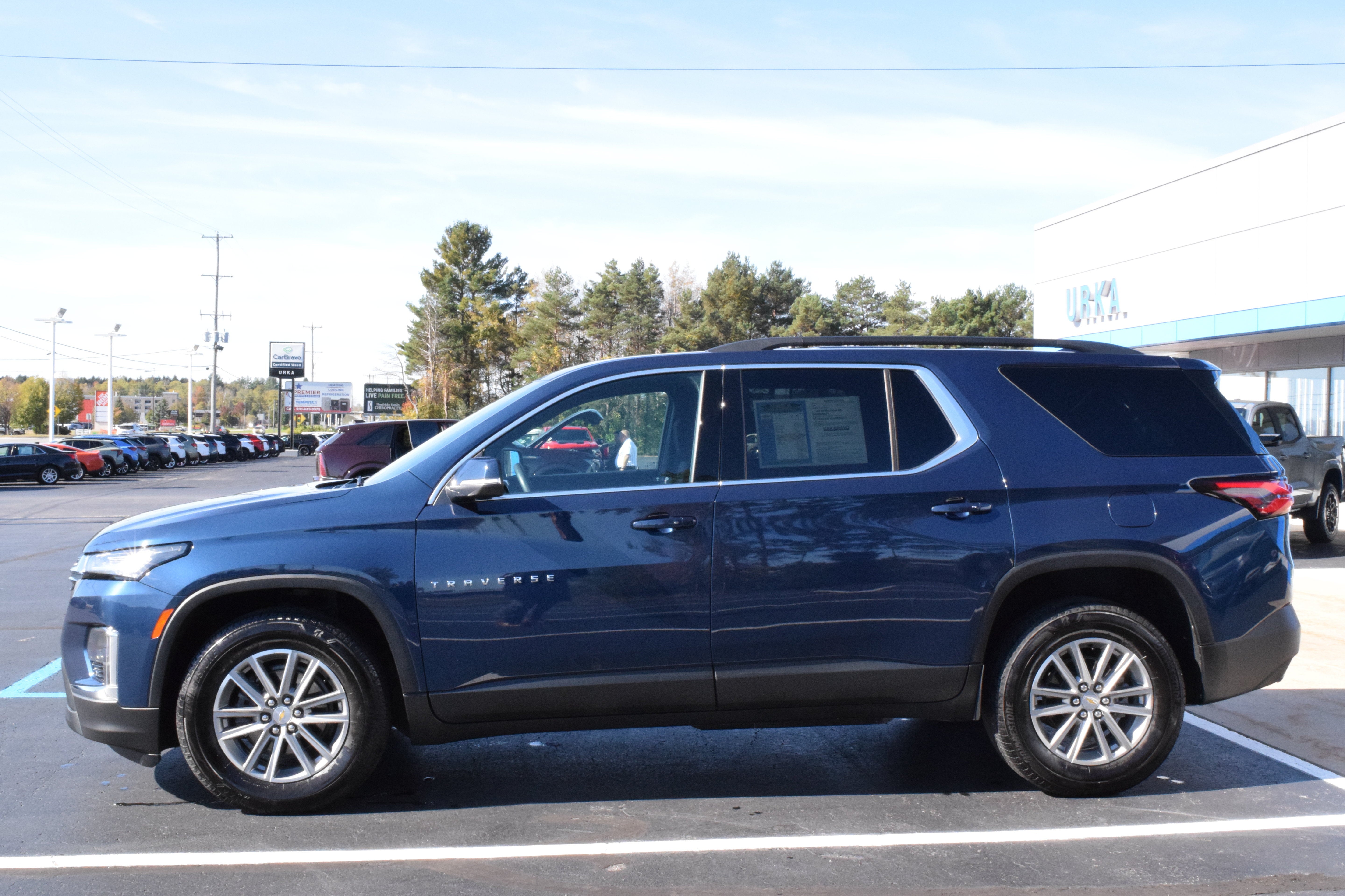 2023 Chevrolet Traverse LT Cloth