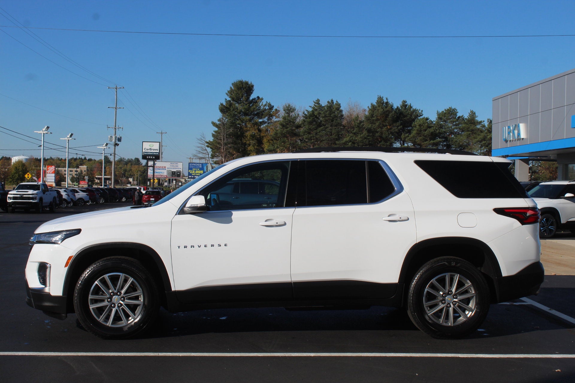 2023 Chevrolet Traverse LT Cloth
